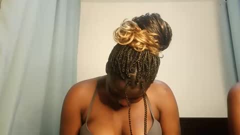 Snapshot of kinky_lola1 chatting on 11.07.25 Lola online show from 11.07.25