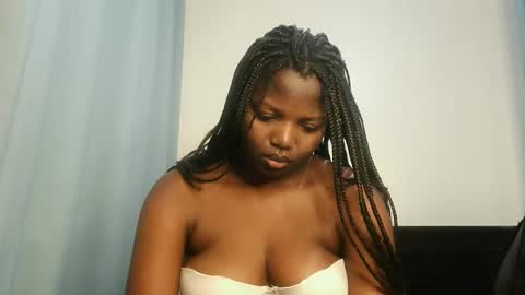 Snapshot of kinky_lola1 chatting on 11.18.25 Lola online show from 11.18.25