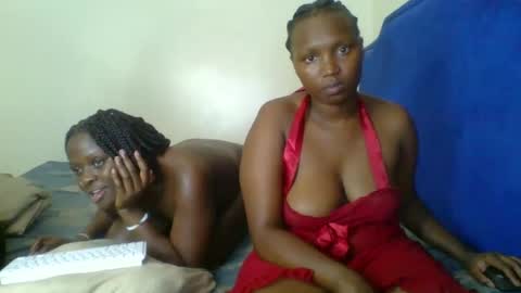 Snapshot of kinky_roey chatting on 02.10.25 kinky_roey online show from 02.10.25