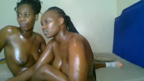 Snapshot of kinky_roey chatting on 02.22.25 kinky_roey online show from 02.22.25