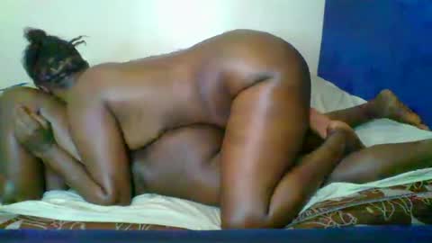 Snapshot of kinky_roey chatting on 03.10.25 kinky_roey online show from 03.10.25