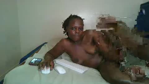 Snapshot of kinky_roey chatting on 03.11.25 kinky_roey online show from 03.11.25