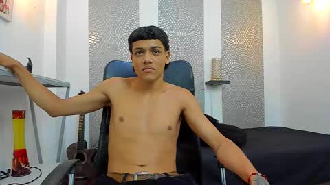 Snapshot of kinky_spice69 chatting on 10.04.25 online show from 10.04.25