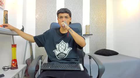 Snapshot of kinky_spice69 chatting on 10.11.25 online show from 10.11.25