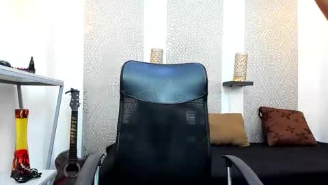 Snapshot of kinky_spice69 chatting on 10.13.25 online show from 10.13.25
