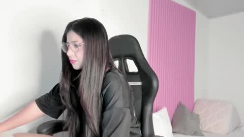 kinky yeyns online show from 12.17.25