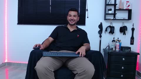 Snapshot of kinkyallisonsub chatting on 12.21.24 Allison Diego online show from 12.21.24