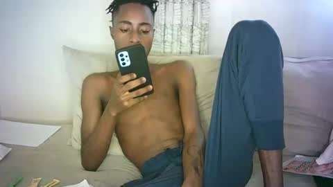 Snapshot of kinkybby_ chatting on 01.03.25 kinkybby_ online show from 01.03.25