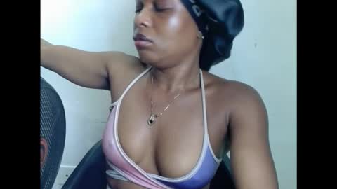 Snapshot of kinkyxxnasty chatting on 11.23.25 kinkyxxnasty online show from 11.23.25