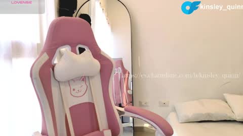 Snapshot of kinsley_quinn chatting on 04.24.26 5 short videos of my body parts for 200 tks online show from 04.24.26
