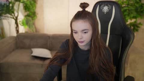 Snapshot of kira0541 chatting on 12.13.25 Sweet girls online show from 12.13.25