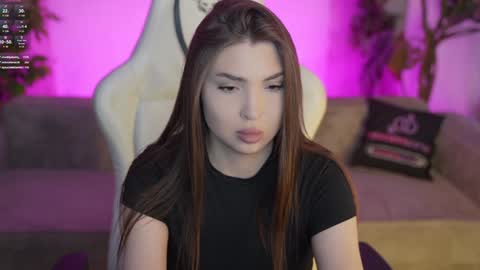 Snapshot of kira0541 chatting on 12.21.25 Sweet girls online show from 12.21.25