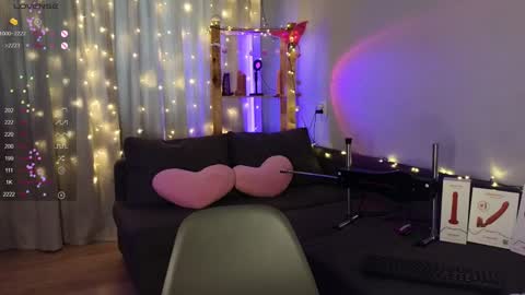 Snapshot of kira_briis chatting on 01.19.25 Kira Briis online show from 01.19.25