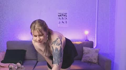 Snapshot of kira_citro chatting on 01.11.25 Kira  NEXT STREAM December 4 5pm CET  11am EST online show from 01.11.25