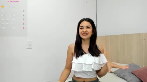 Snapshot of kira_dubois chatting on 05.13.26 Kira online show from 05.13.26