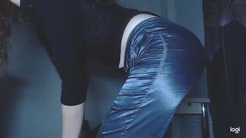 Snapshot of kira_foxy_ chatting on 02.13.25 Kira online show from 02.13.25