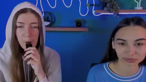 kira_light__ online show from 10.23.25