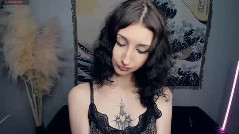 Snapshot of kira_nocturne chatting on 12.20.25 Kira online show from 12.20.25