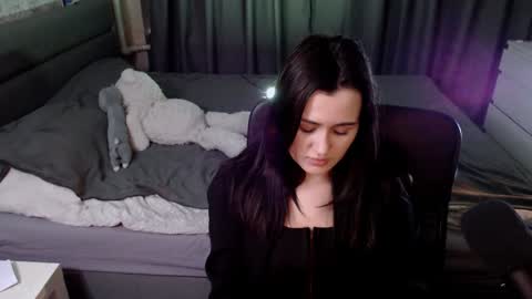 Kira  follow me  online show from 12.28.24