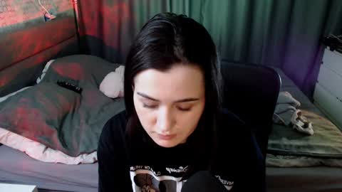 Kira  follow me  online show from 01.01.25