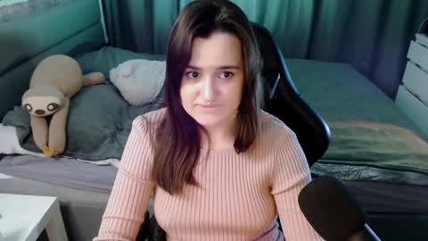 Kira  follow me  online show from 02.18.25