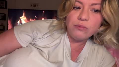 KiraDivine online show from 11.29.25