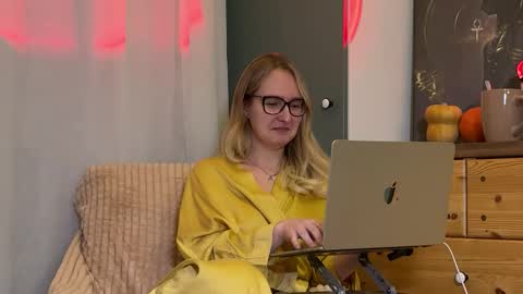 Snapshot of kirafatex chatting on 11.13.25 KiraFatex online show from 11.13.25