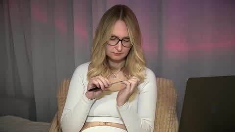 Snapshot of kirafatex chatting on 11.15.25 KiraFatex online show from 11.15.25