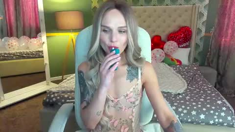 Snapshot of kiragrayyy chatting on 02.11.25 kiragrayyy online show from 02.11.25