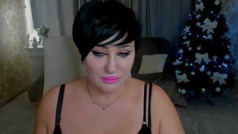 Snapshot of kiratempt chatting on 12.14.25 Kira online show from 12.14.25