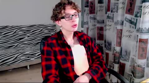 Snapshot of kiriae21 chatting on 03.12.25 Alan online show from 03.12.25