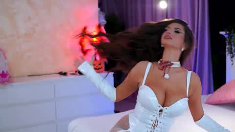 Kiss Jess online show from 10.31.25