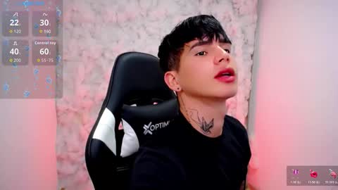 kiss_whitee online show from 11.13.25