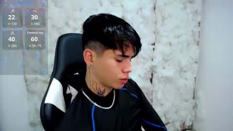 kiss_whitee online show from 11.24.25