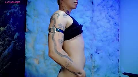 kiss_whitee online show from 02.04.26