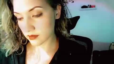 Kissah Kreampuff online show from 11.11.25