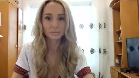 kissandbelle online show from 11.19.25