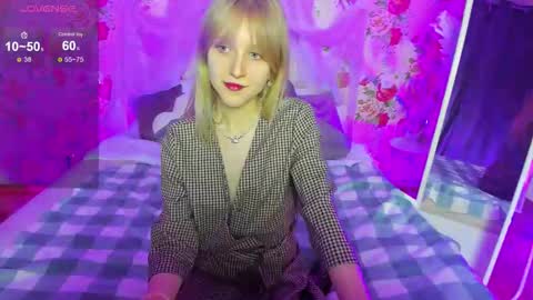 Snapshot of kisschristie__ chatting on 11.12.25 christie online show from 11.12.25