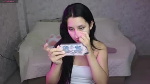 Snapshot of kisses_eva chatting on 06.18.26 Hot Eva online show from 06.18.26
