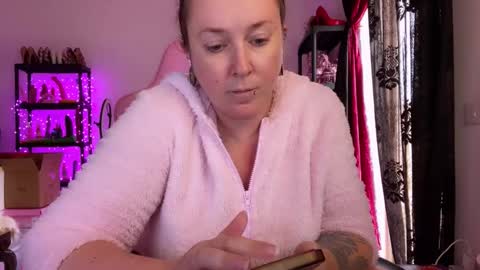 Snapshot of kissica chatting on 11.17.25 kissica online show from 11.17.25