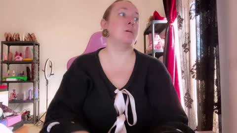 Snapshot of kissica chatting on 12.18.25 kissica online show from 12.18.25