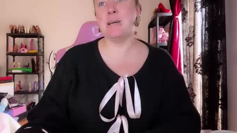 Snapshot of kissica chatting on 12.19.25 kissica online show from 12.19.25