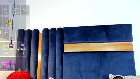 Kissing Company online show from 02.15.25