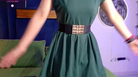 Kissing Company online show from 10.17.25