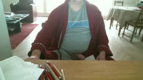 Snapshot of kisslog1 chatting on 12.29.24 kisslog1 online show from 12.29.24