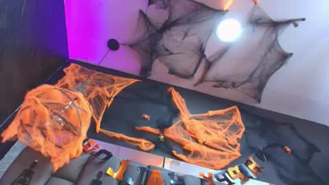 BELLA FLAME online show from 10.28.25