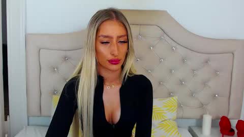 Snapshot of kissnatalie chatting on 11.14.25 Natalie online show from 11.14.25