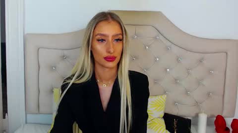 Snapshot of kissnatalie chatting on 11.15.25 Natalie online show from 11.15.25