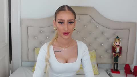 Snapshot of kissnatalie chatting on 12.14.25 Natalie online show from 12.14.25