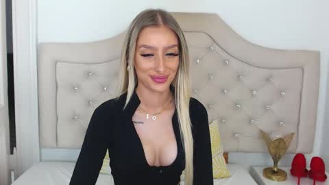 Snapshot of kissnatalie chatting on 12.15.25 Natalie online show from 12.15.25